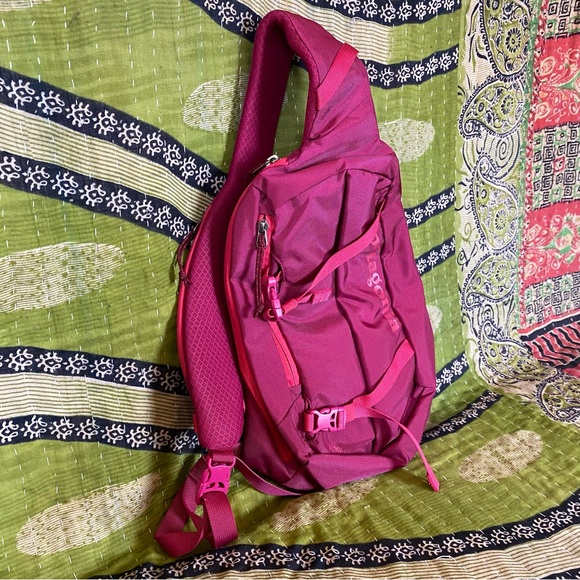 NWOT Patagonia Mulberry Atom Sling 8L Bag - Picture 7 of 16